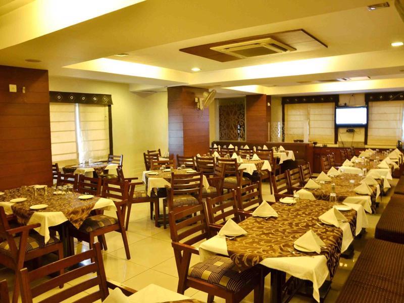 Oyo 742 Hotel Kings Park อินดอร์ ภายนอก รูปภาพ